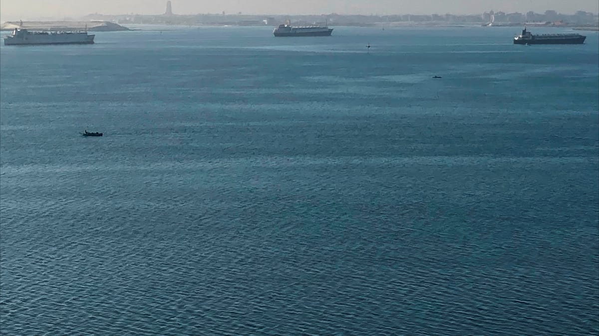 البحر الأحمر يتجمد.. ماذا تقول البيانات الملاحية؟