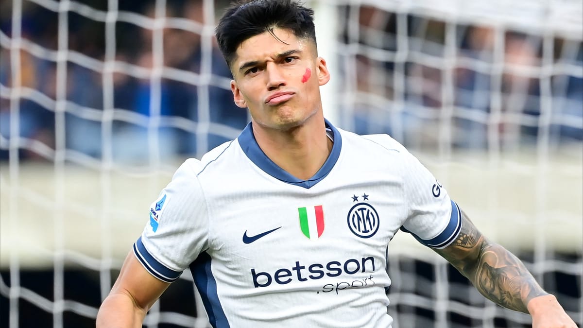 لماذا يضع لاعبو الدوري الإيطالي علامة حمراء على الوجه؟