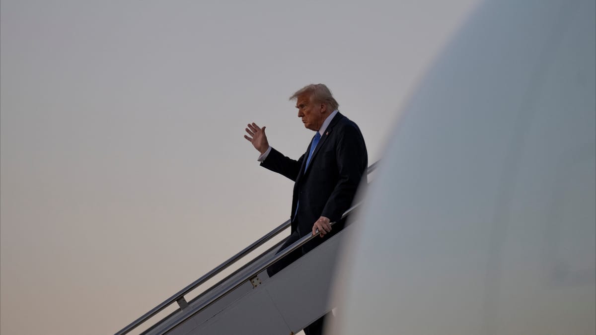 "ترامب لاند".. مطارات ونصب تذكارية وسجون