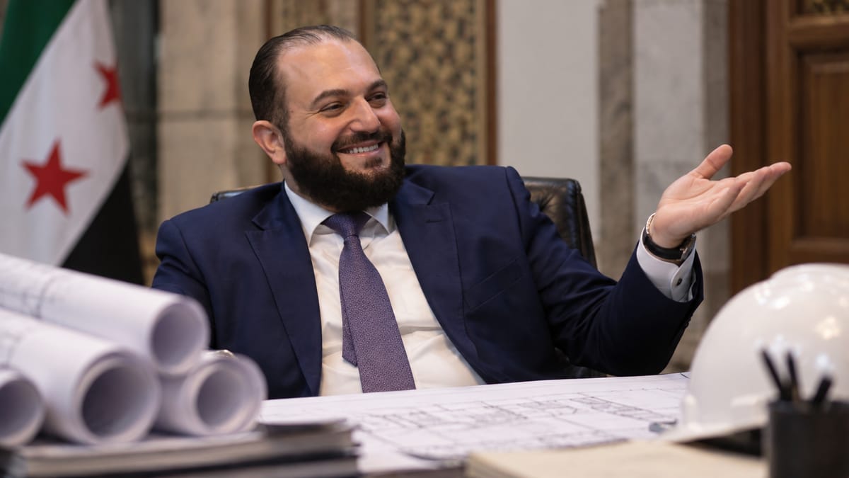 "هندسة الكلام خانته وكانت مزحة".. محافظ دمشق يعتذر