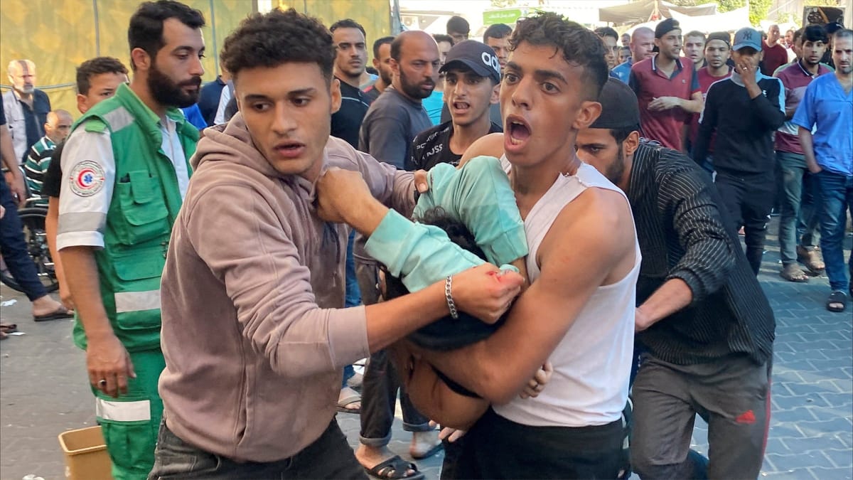 انتشال 50 قتيلا من داخل مدرسة في غزة