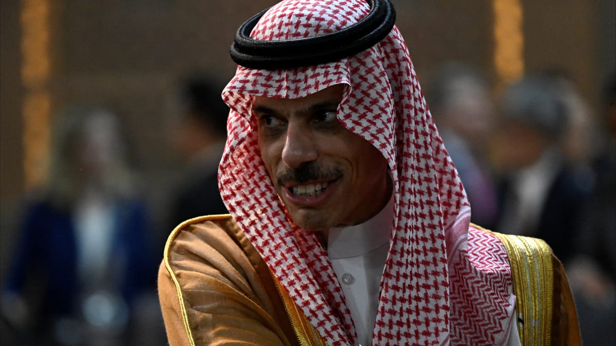 وزير الخارجية السعودي في القاهرة لمناقشة الأوضاع في غزة