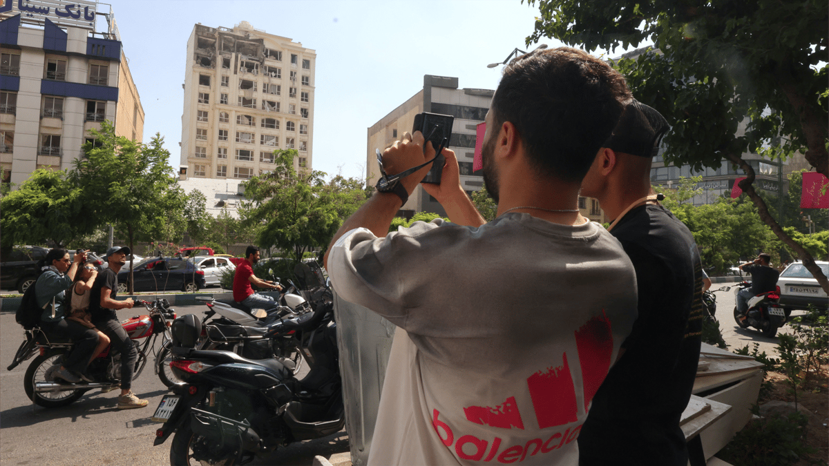 إسرائيل تواصل القصف... ووزير خارجية إيران يتوعّد بردّ "حازم"