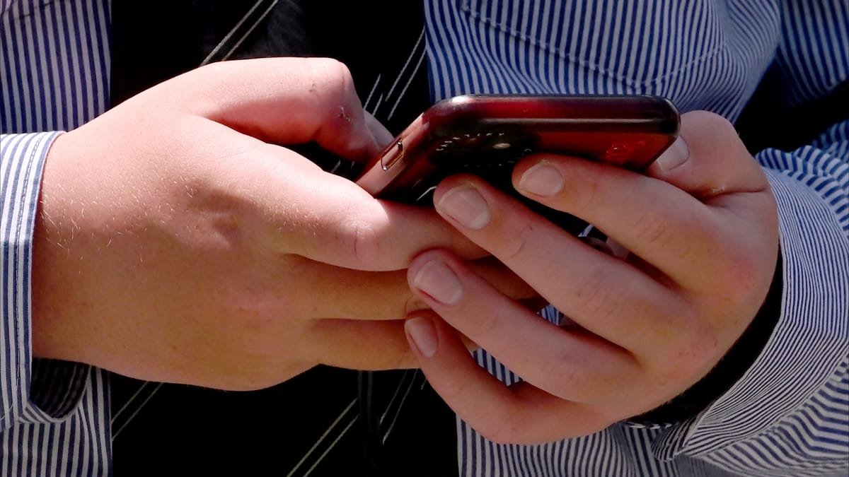إطلاق eSIM في مصر.. ما لا تعرفه عن "الشريحة المدمجة"