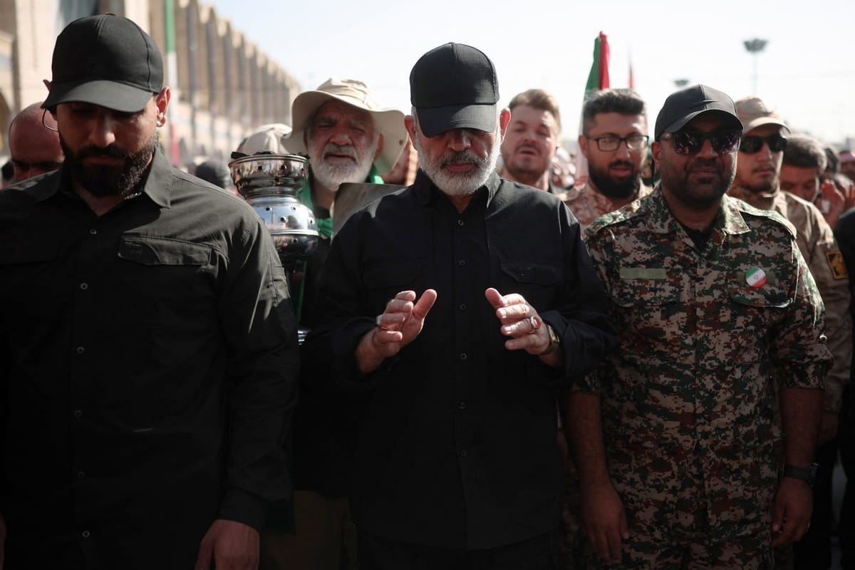 اليوم الثاني من تشييع خامئني.. غاب مجتبى وحضر إخوته