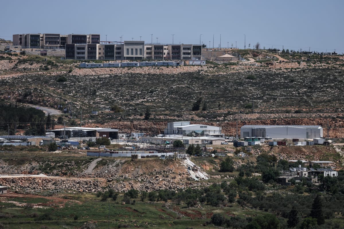 إمبراطورية ليبي الاستيطانية.. شقيقان يهجّران فلسطينيي الضفة