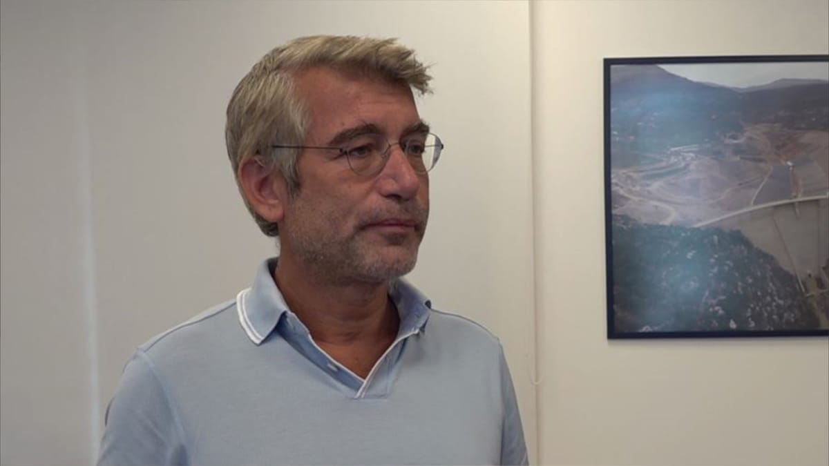 "حلاق الوزير" يثير الجدل في لبنان