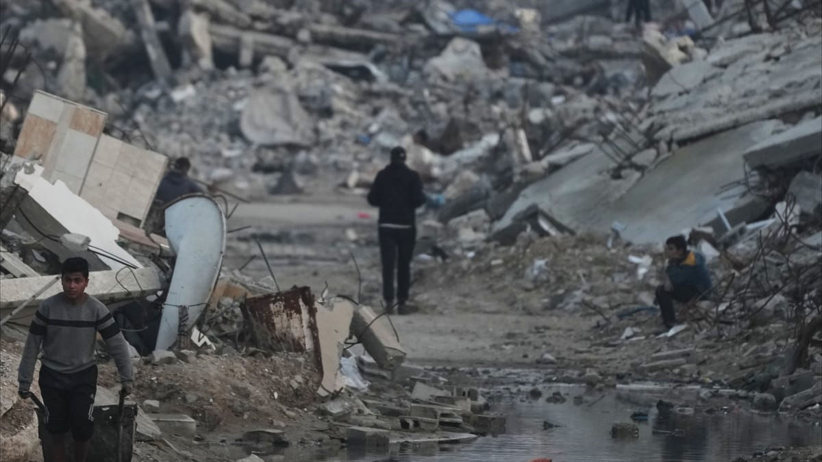 بعد استعادة إسرائيل رفات آخر رهينة.. هل تسلم حماس سلاحها؟