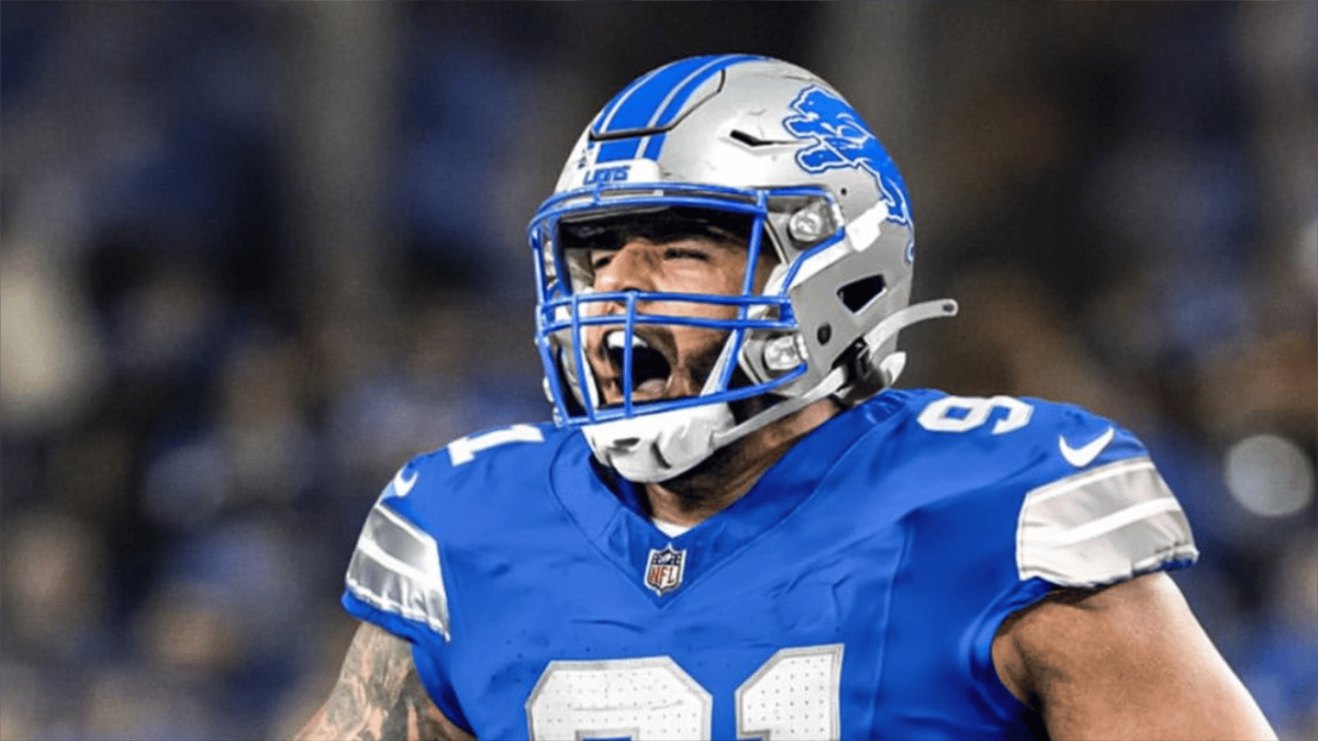 إنجاز مصري تاريخي وطلب زواج في NFL