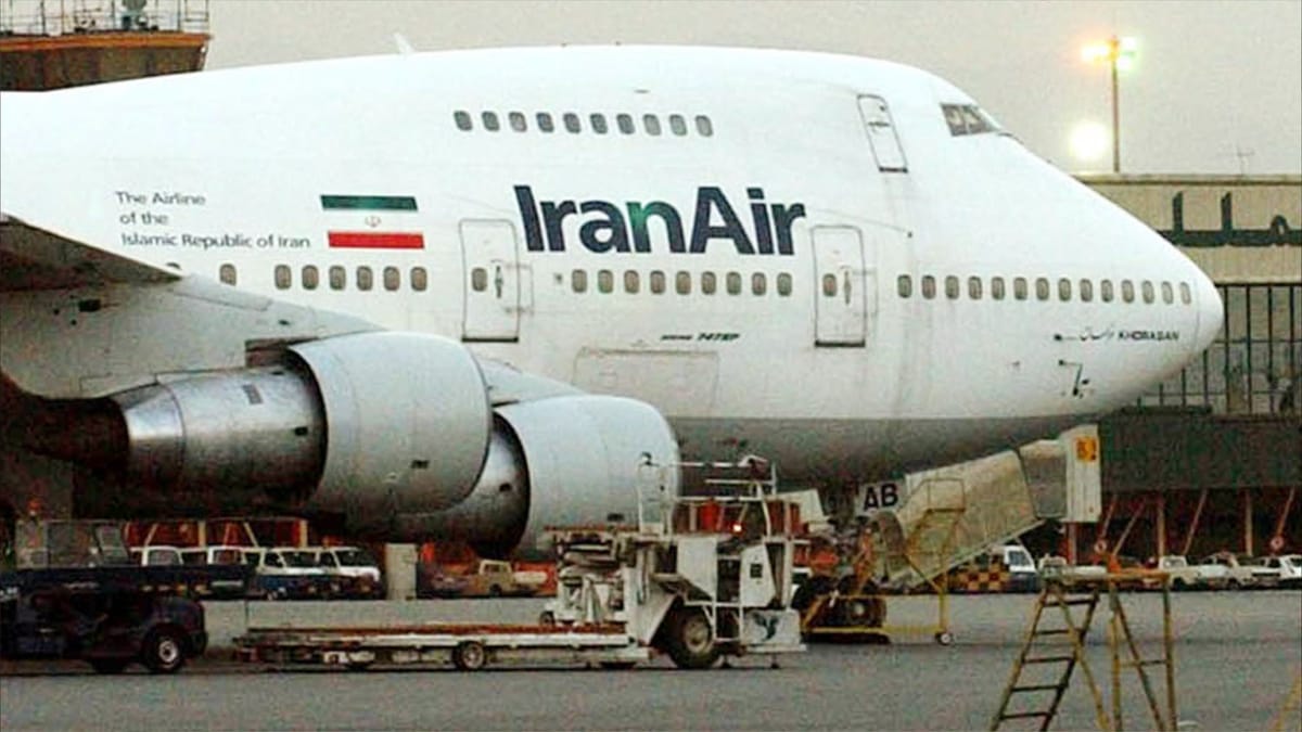 إيران تنفي إغلاق مجالها الجوي