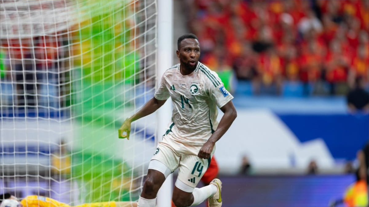 رجل الـ"90".. ثنائية حسن كادش تنقذ المنتخب السعودي