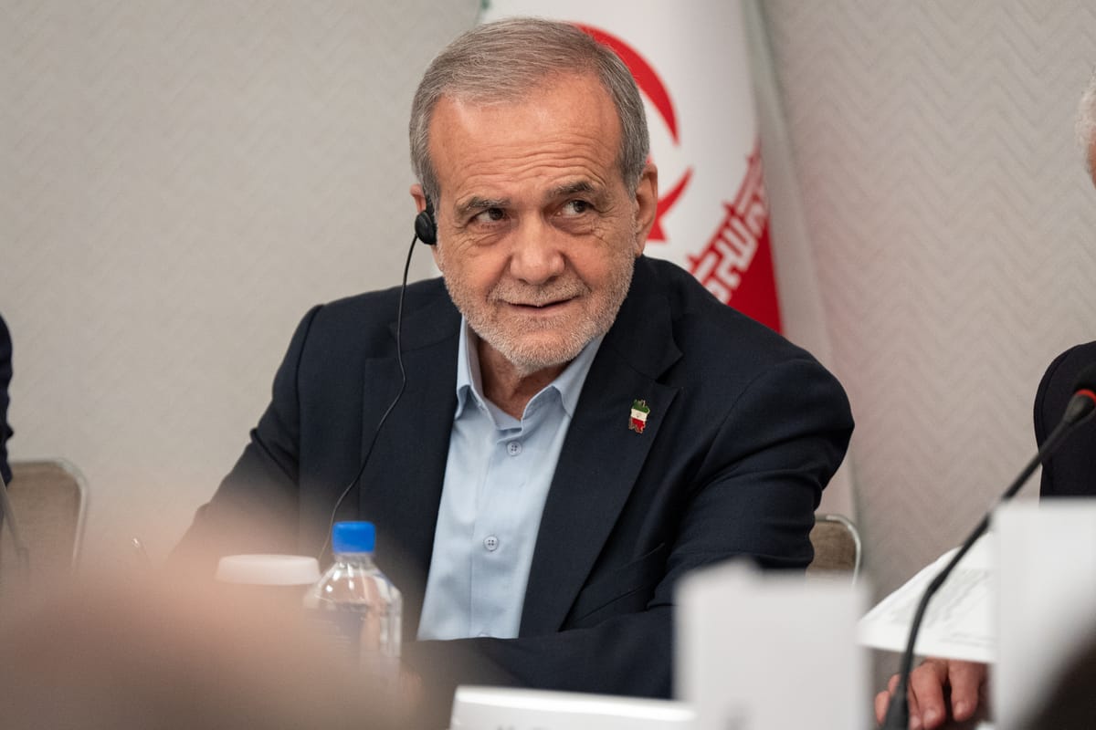 طهران تطرق باب الحوار تحت وابل الصواريخ