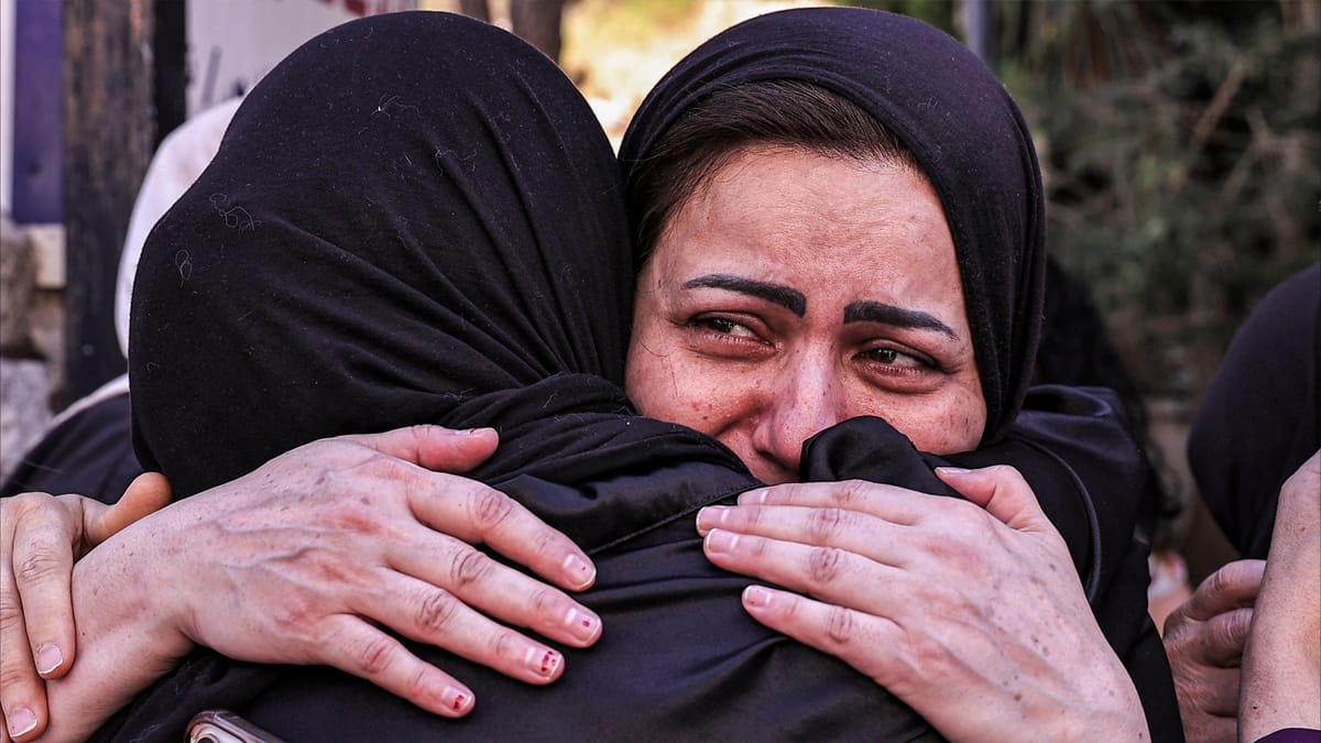 إسرائيل تقصف مدرسة للأونروا وتقتل 14 شخصا