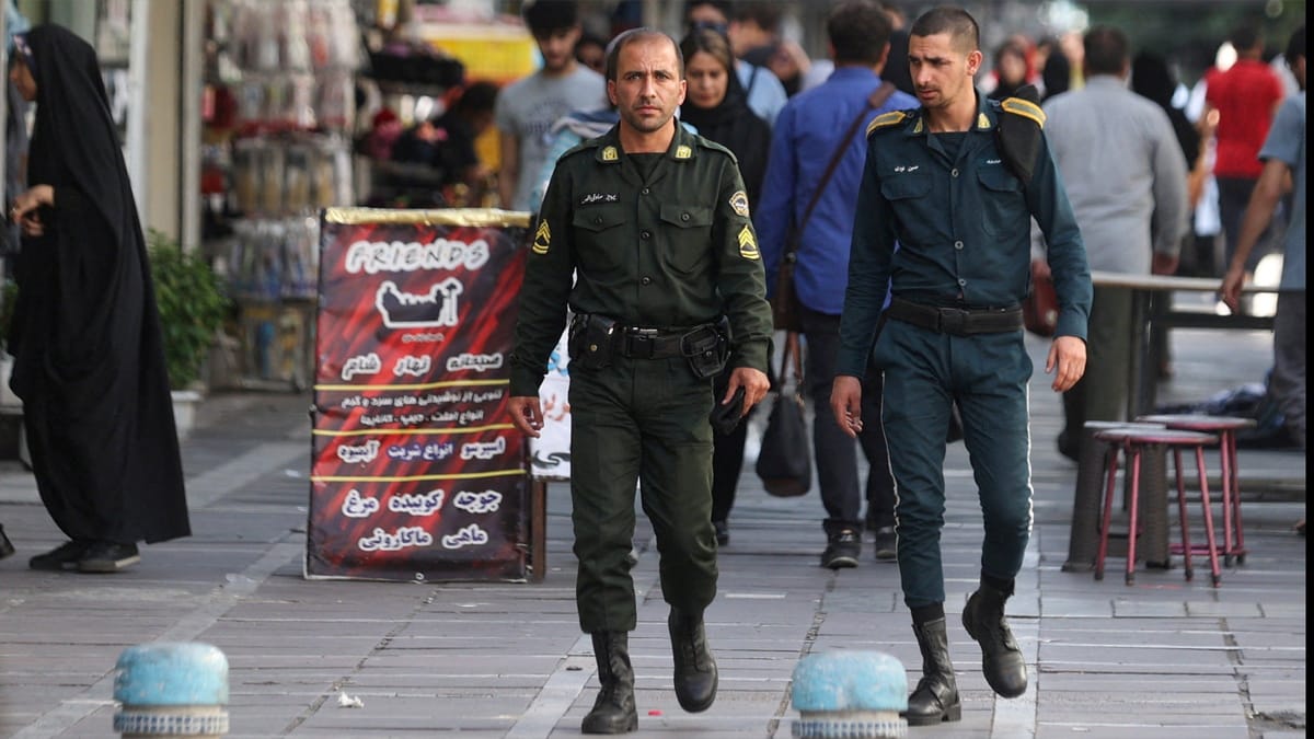 الاستخبارات الإيرانية: توقيف ٢٨ شخصا خططوا لتفجيرات متزامنة