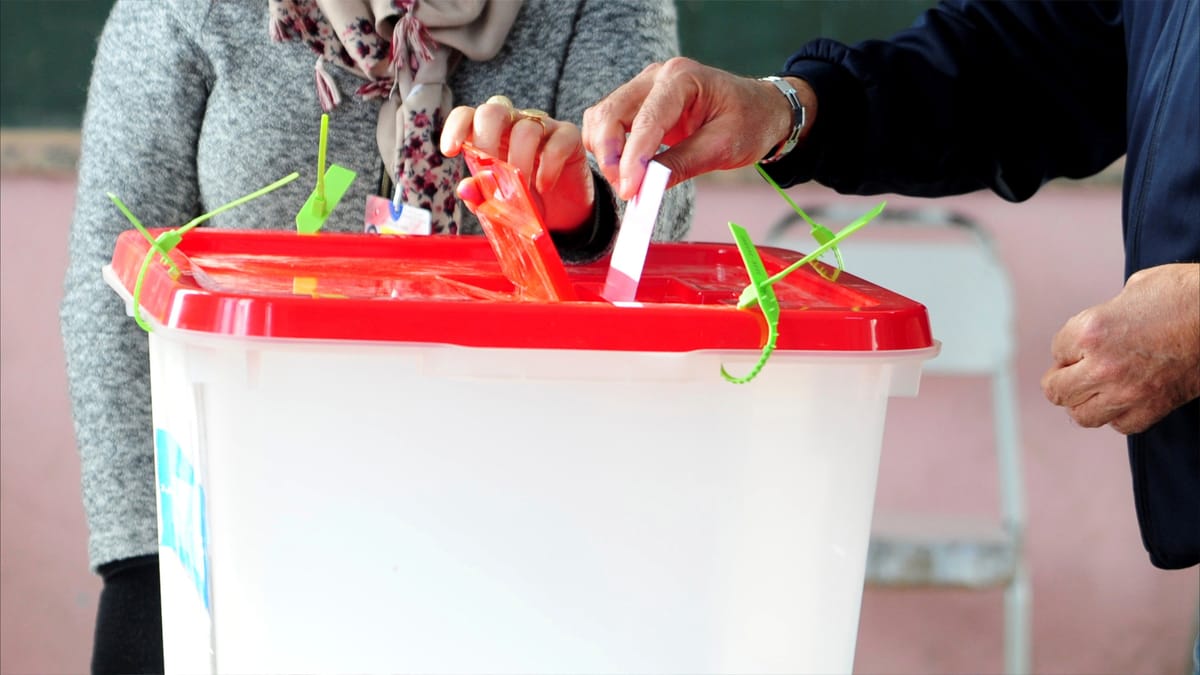الزنايدي يعود إلى السباق الرئاسي في تونس