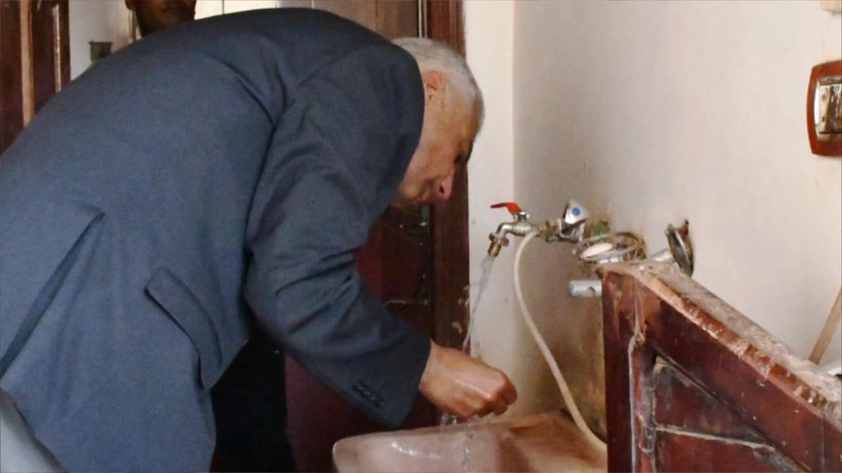مسؤول يرد على "كوليرا أسوان" بشرب الماء
