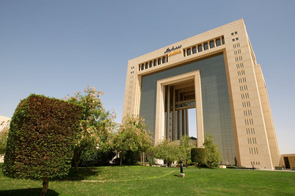 سابك تبيع شركة "حديد" لصندوق الاستثمارات السعودي