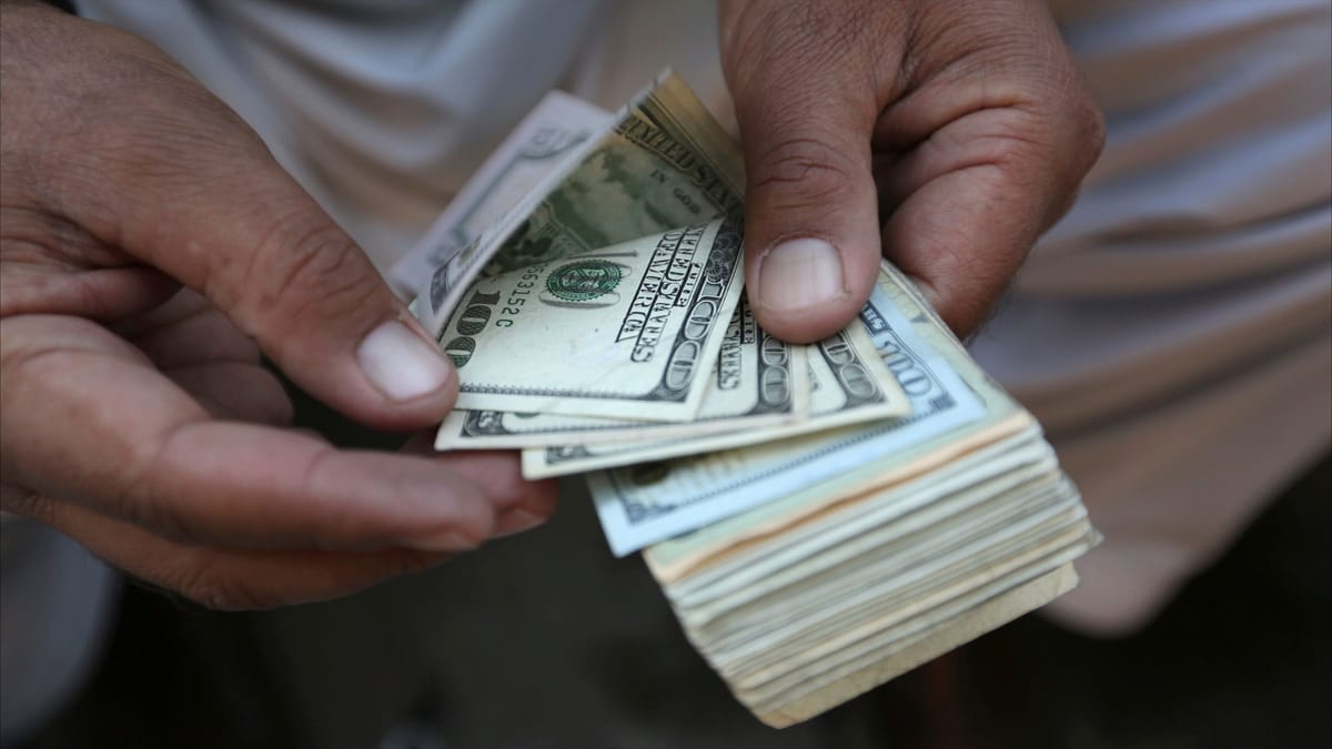 مصر تنتعش بمليارات "بيع الدولار"
