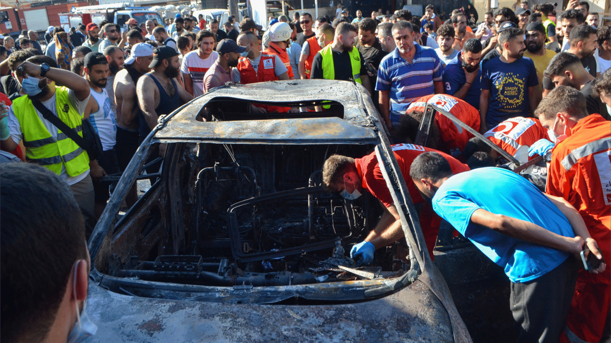 غارات في جنوب لبنان ومقتل شخص.. واليونيفيل تُرشق بالحجارة