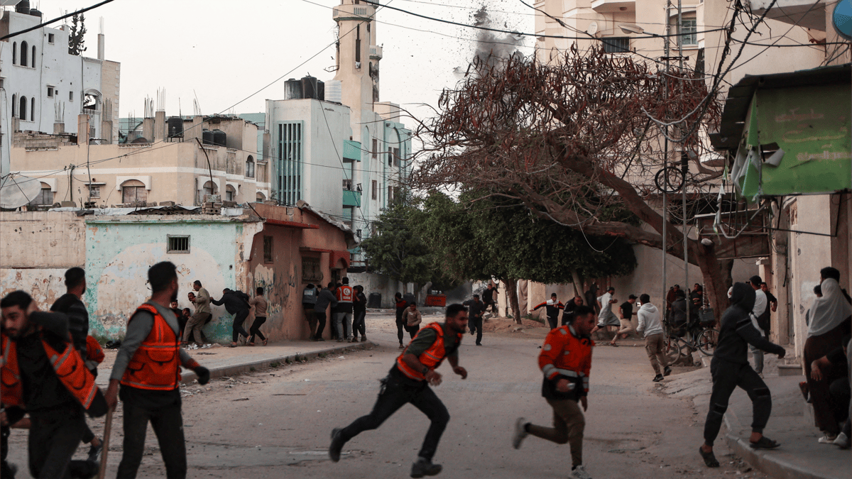 "نجونا بمعجزة".. أسيران إسرائيليان يكشفان تعرضهما لقصف إسرائيلي