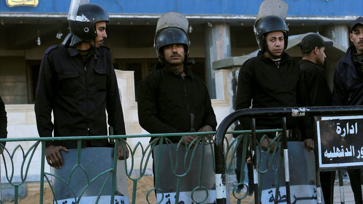 ليست حالة سطو.. مقتل ضابط داخل بنك مصري