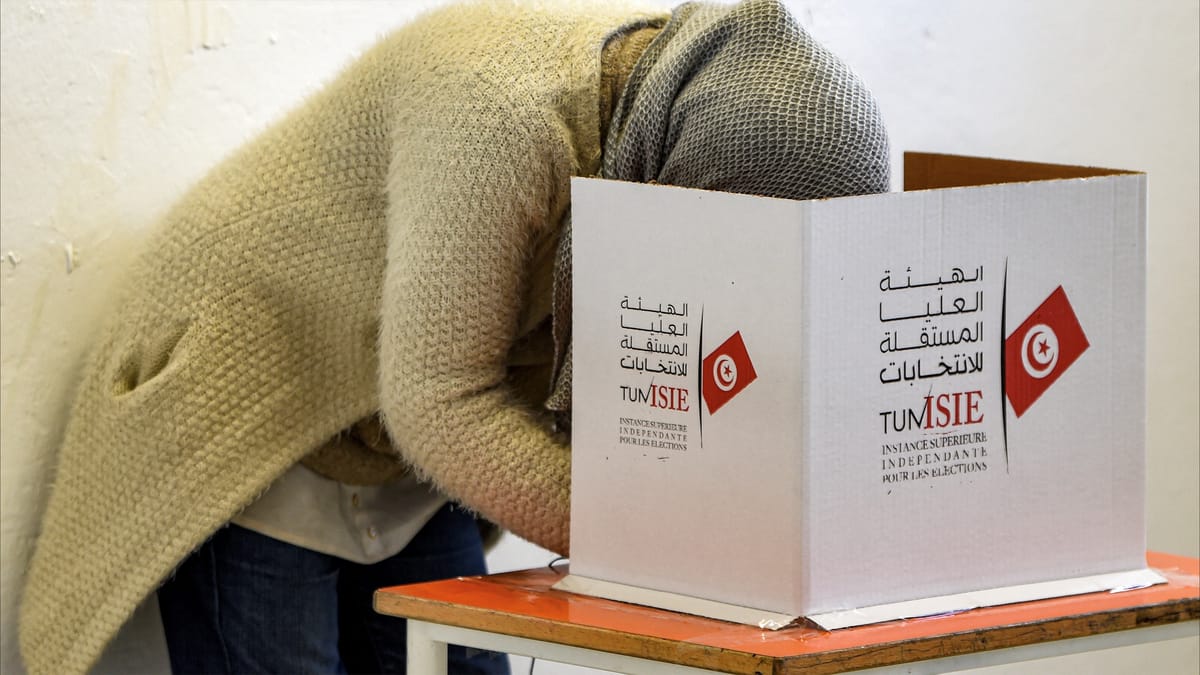 بعد القبض عليه مرتين.. الإفراج عن مرشح رئاسي تونسي