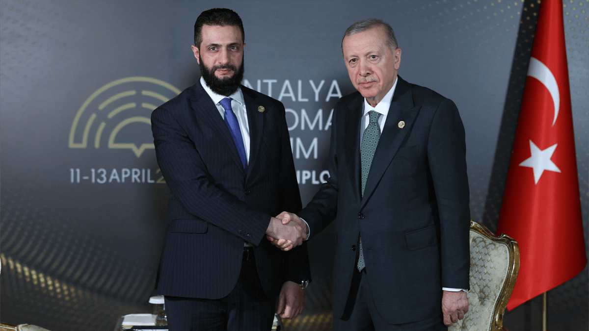 أردوغان يَعد الشرع بالدعم والسعي لرفع العقوبات عن سوريا