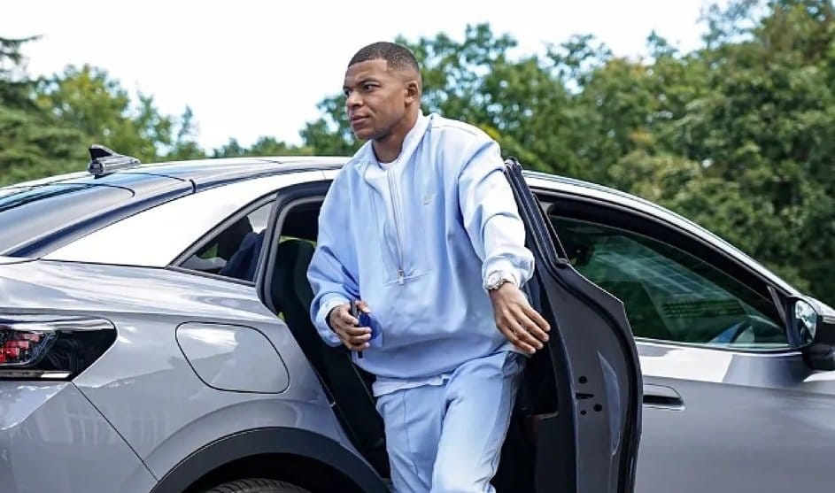 سيارات مبابي.. العشق الممنوع