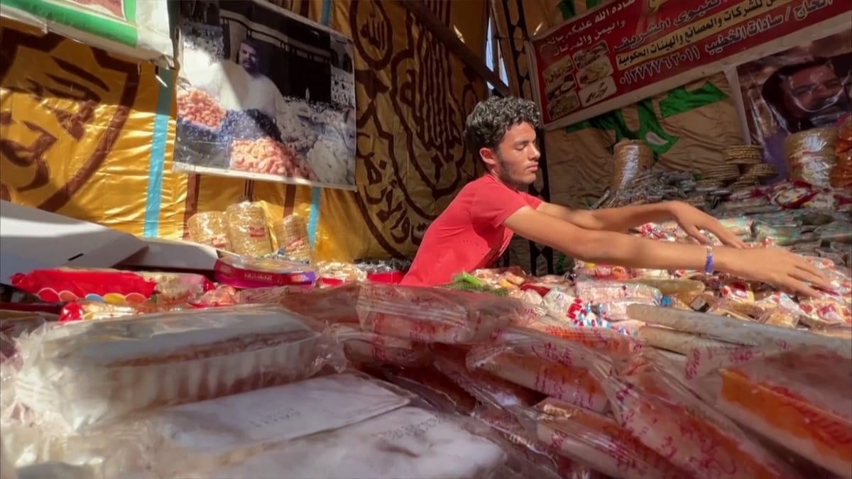 حلوى المولد في مصر.. ينقصها "السكر"