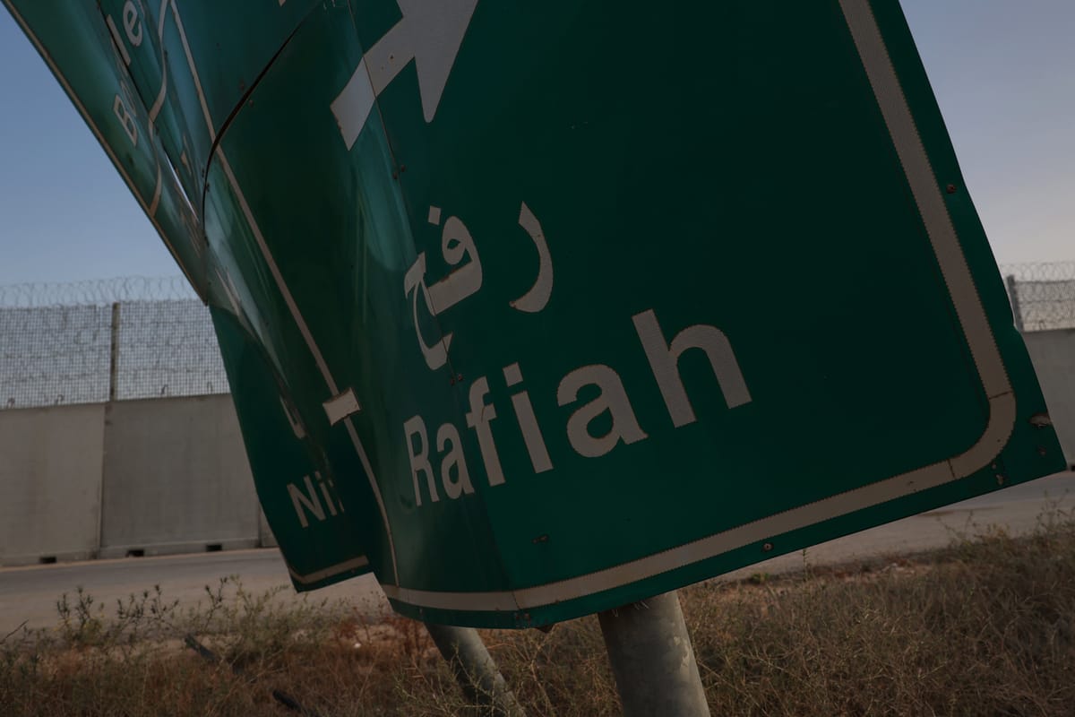 شاحنات المساعدات تبدأ دخول غزة عبر كرم أبو سالم