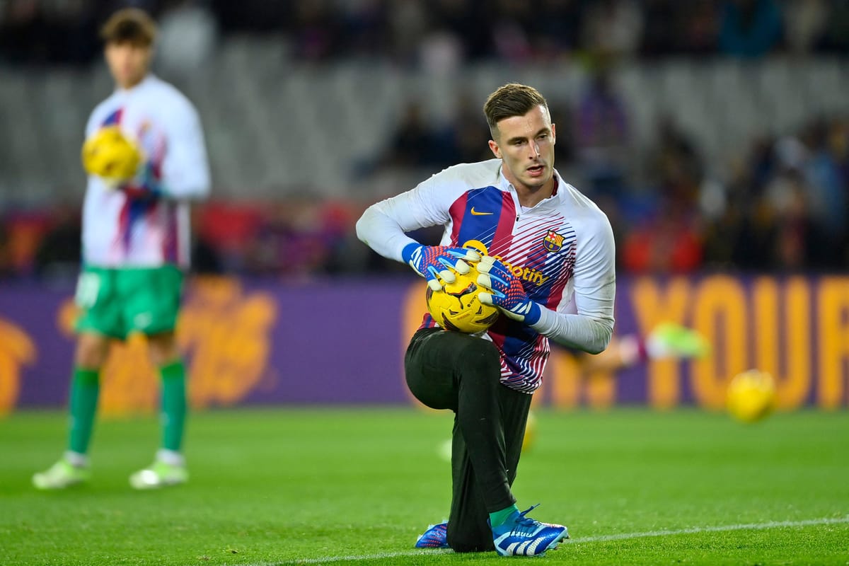 تشافي يحسم موقف حراسة المرمى في برشلونة