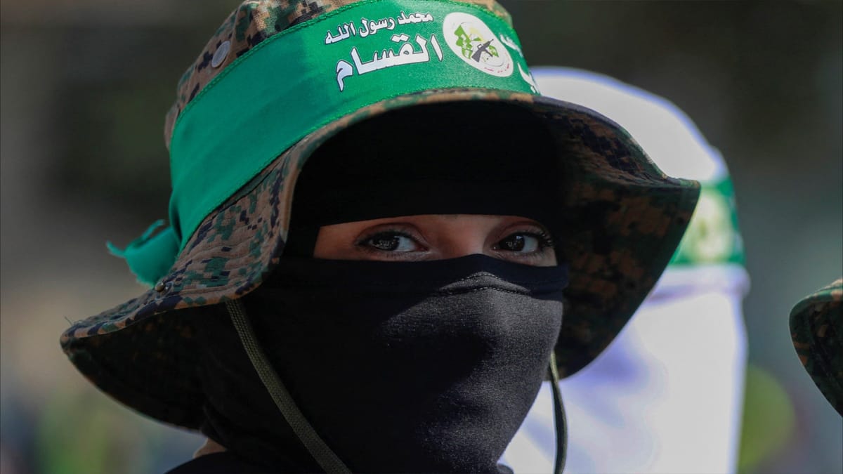 ملثمات القسام.. ما نعرفه عن نساء حماس المسلحات؟