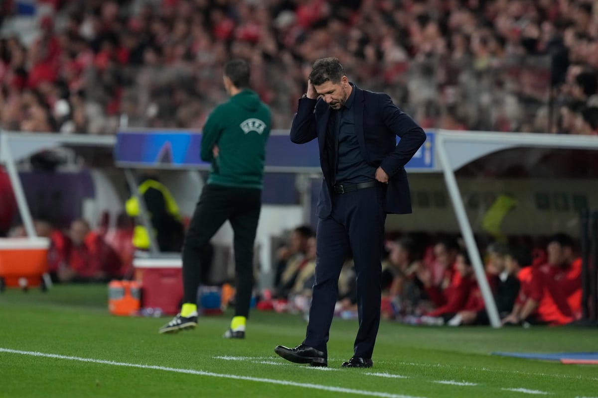الثلاثية المعلقة.. موسم ريال مدريد وبرشلونة تحت رحمة سيميوني