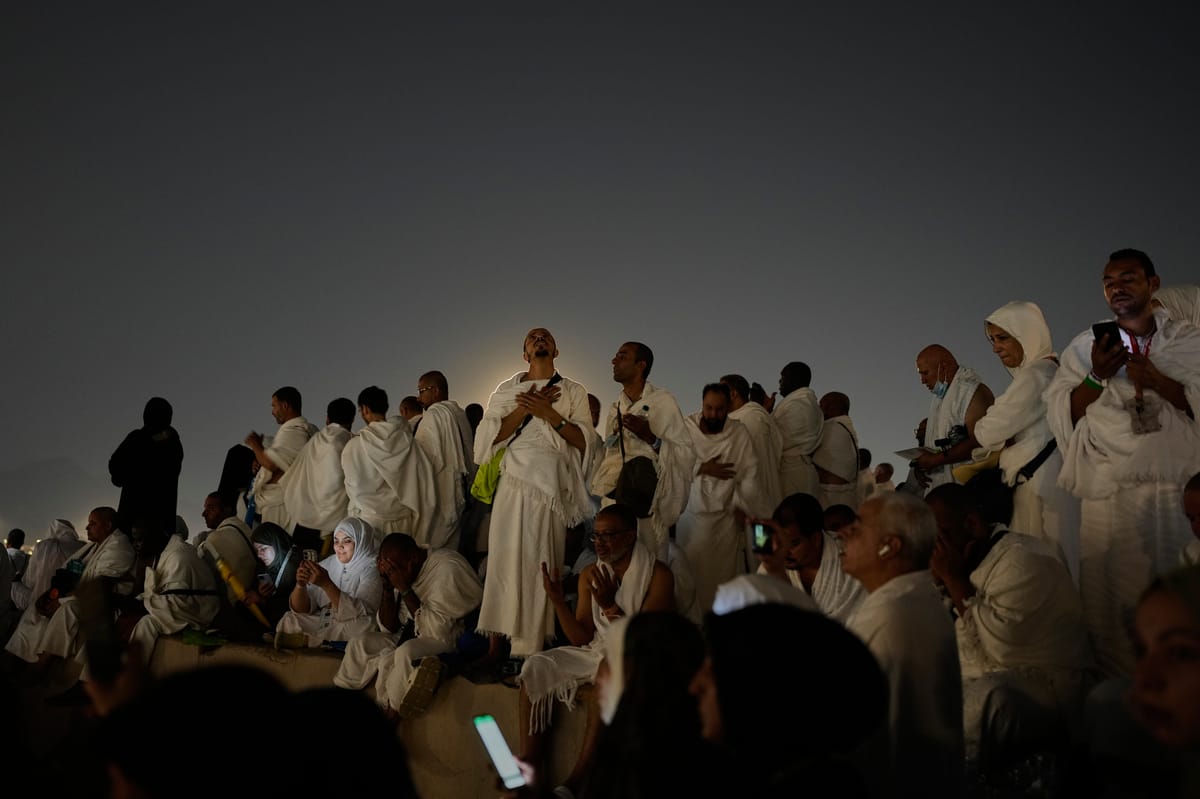 دعاء على جبل عرفات.. والمسلمون يستعدون للأضحى