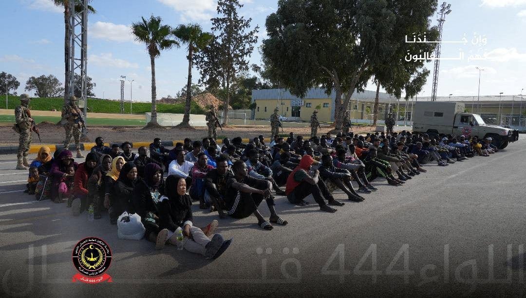 ليبيا.. اعتقال 300 مهاجر أثناء محاولتهم العبور نحو أوروبا