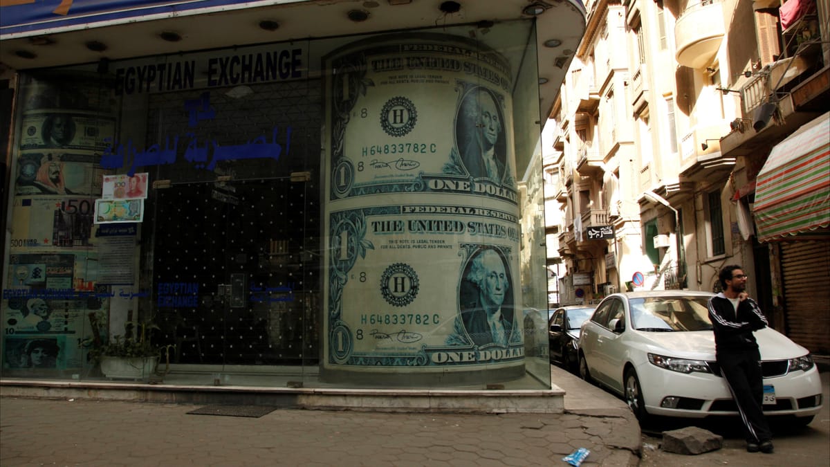سعر الدولار في مصر.. الجنيه يتراجع بشدة بعد قرار المركزي