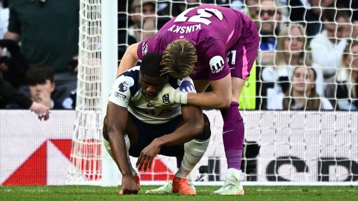 توتنهام يستدعي الشرطة في واقعة عنصرية جديدة