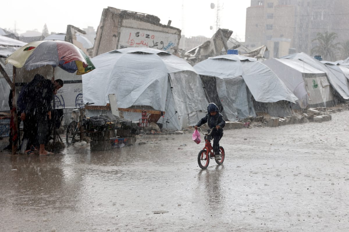 الجيش الإسرائيلي يهدد مخيم البريج وسط غزة: الهجوم وشيك