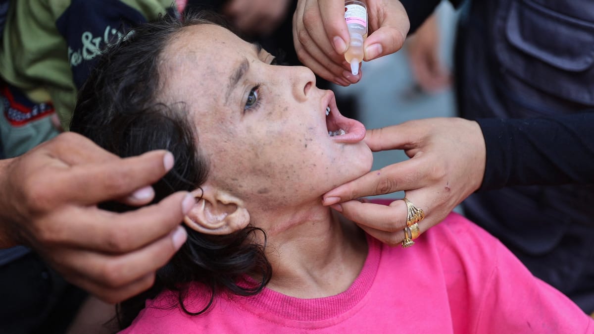 "مكملات غذائية" وتطعيمات لأطفال غزة