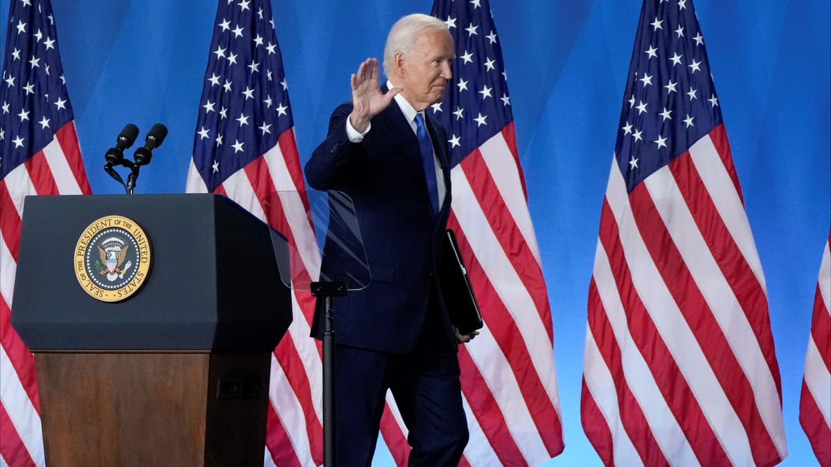 نائب ديمقراطي لبايدن: انسحب