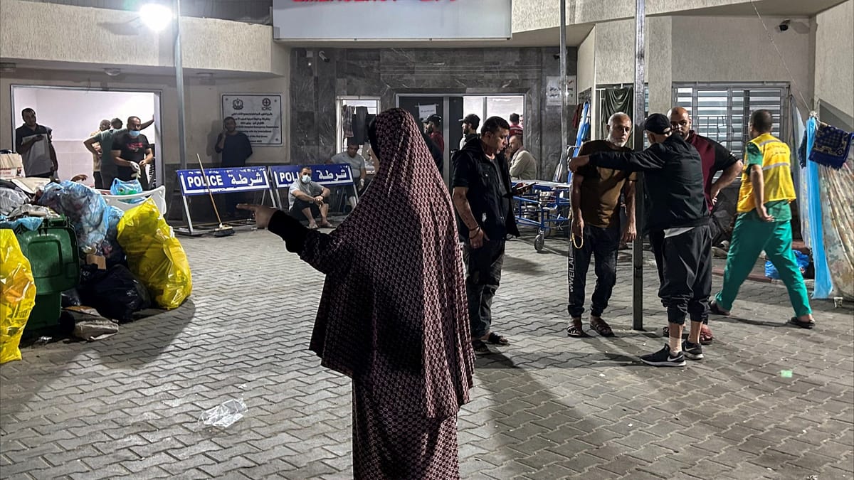 غارة إسرائيلية تدمر قسم القلب في مستشفى الشفاء