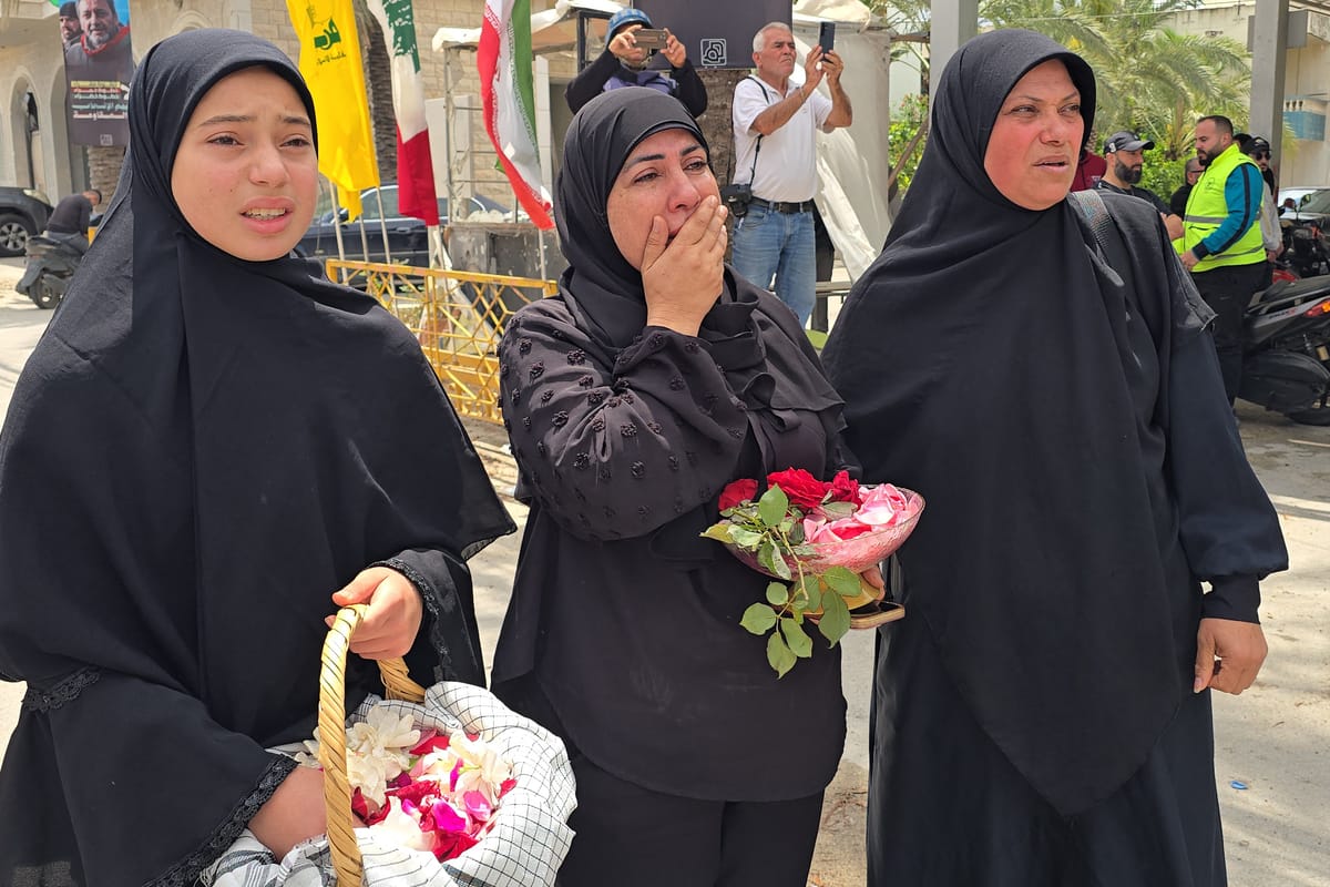 "على خطى الخميني".. كيف يجنّد حزب الله أطفالًا للموت؟