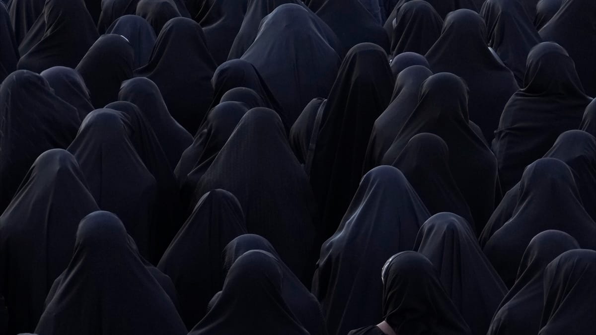 "جيش نساء" حزب الله.. قوة خفية لغسيل الأدمغة