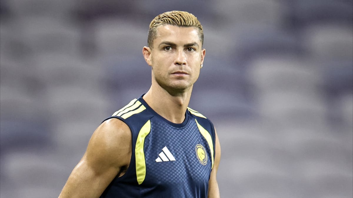 هل يشتري رونالدو النصر براتبه؟