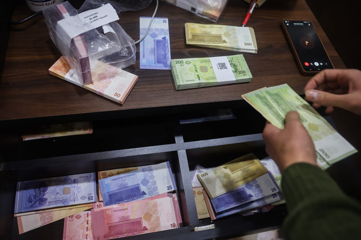 شام كاش.. الرواتب على الشاشات في سوريا والسيولة غائبة