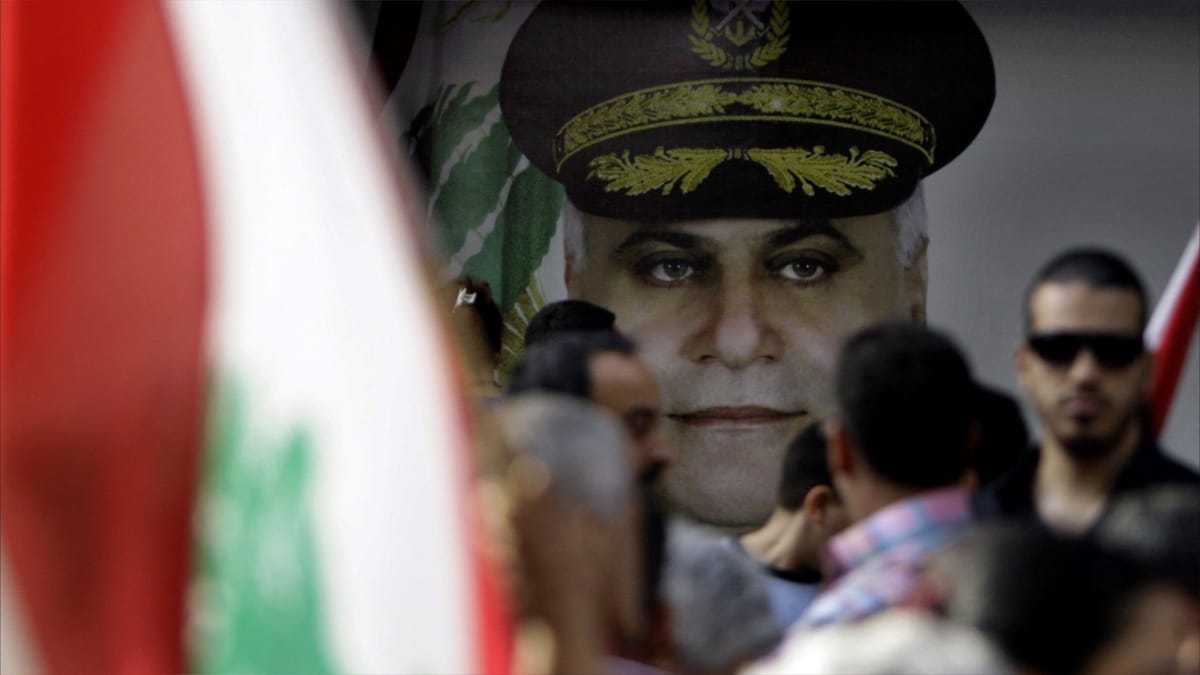 لبنان يجمّد حسابات قائد الجيش السابق وعائلته
