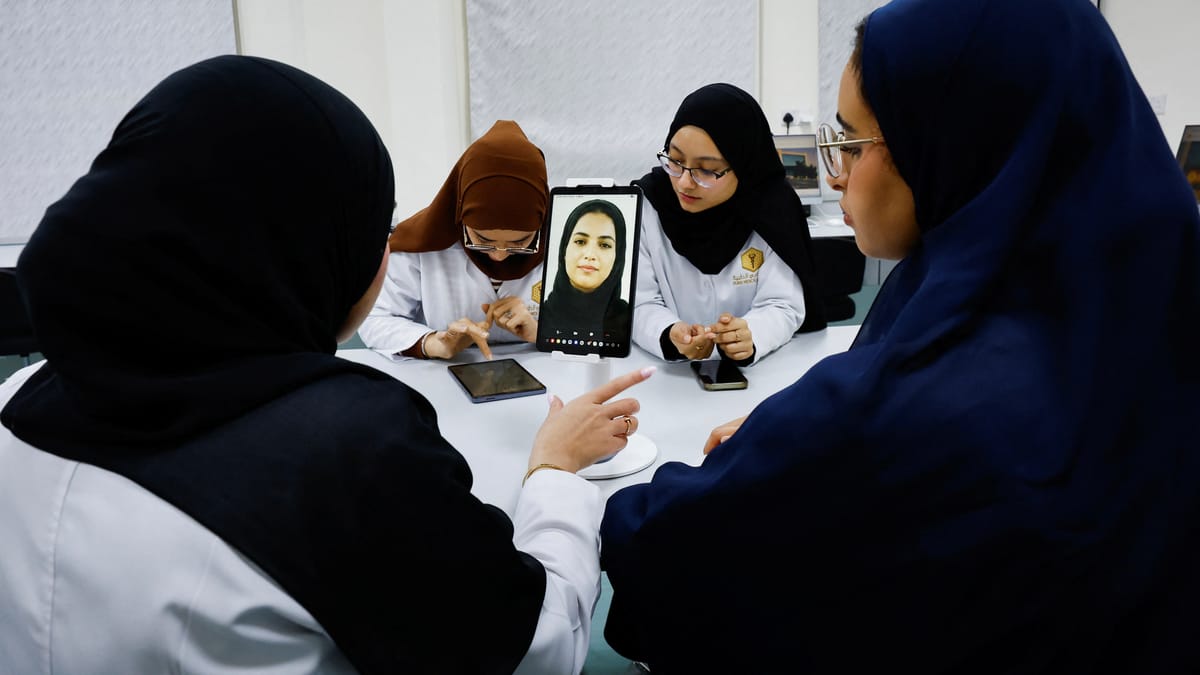 طبيبة بلا أخطاء.. "الدكتورة ليلى الرقمية" تقتحم مختبرات جامعة دبي