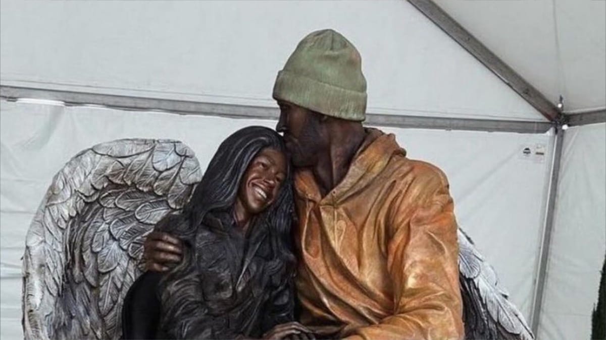 تمثال برونزي يخلد ذكرى كوبي براينت