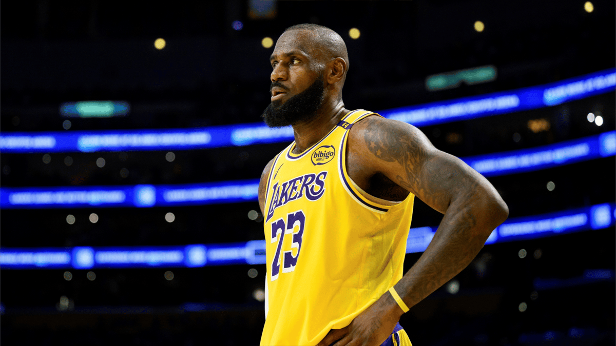 بأرقام خيالية.. ليبرون جيمس يُبدع في NBA