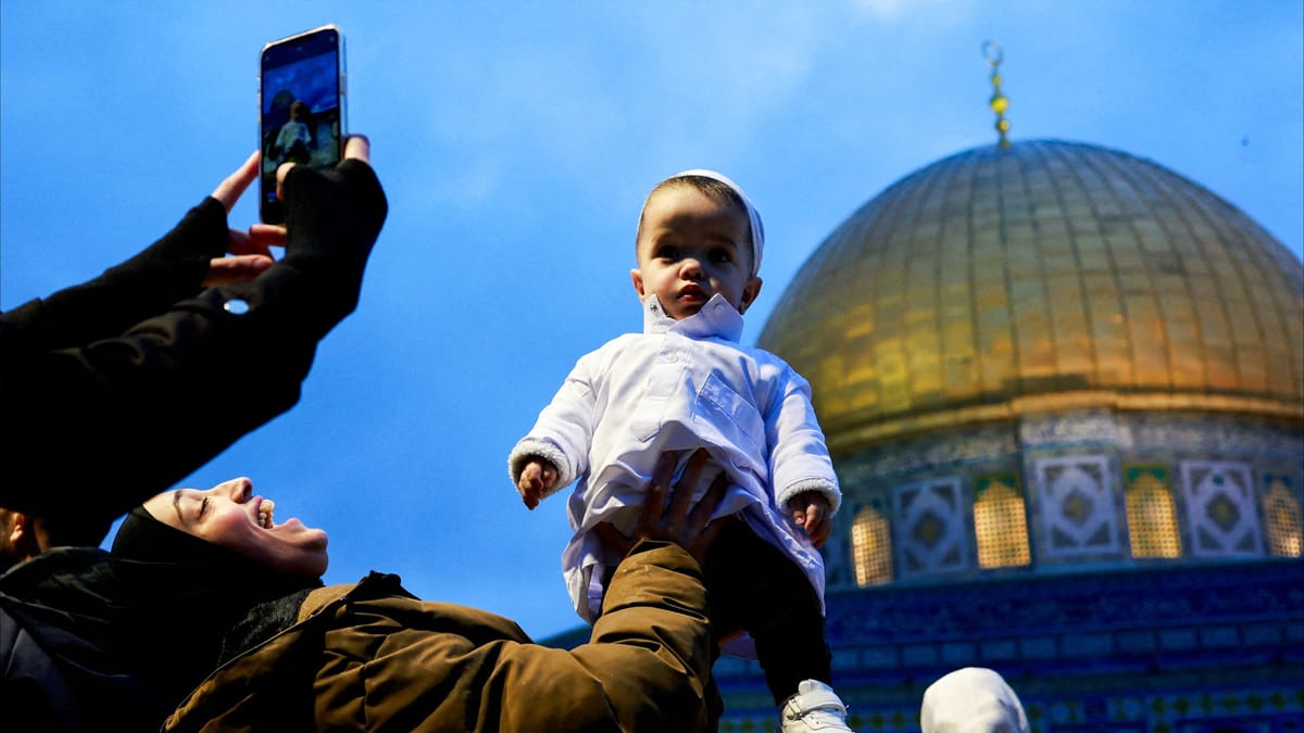 فرحة تحت الأنقاض.. الحزن يخيم على غزة والقدس في "الفطر"